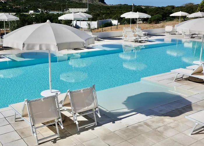 Resort Con Piscina A Soli 250 Mt Dalla Spiaggia La Pelosa